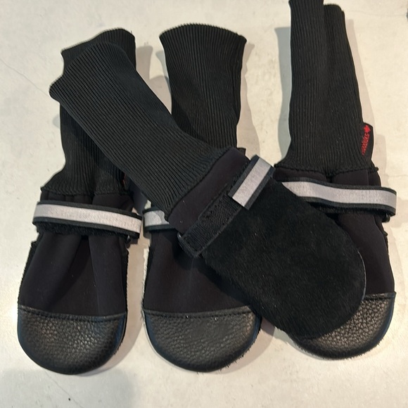 Muttluks. Size Medium. Brand new. Never been used. - Picture 2 of 5